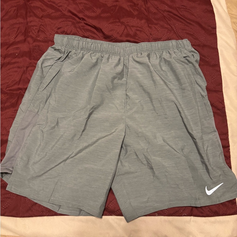 Nike Men's Gray Athletic Shorts - Size:  small